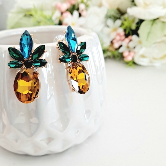 💖 2/$30 Pineapple fruit rhinestone yellow boho stud casual small drop earrings - Picture 12 of 14